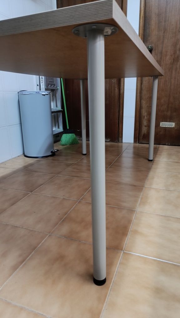 Mesa de Secretária IKEA - Cinzenta Clara