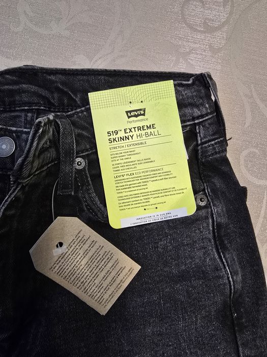 Nowe spodnie Levisy 519 unisex W29 czarne