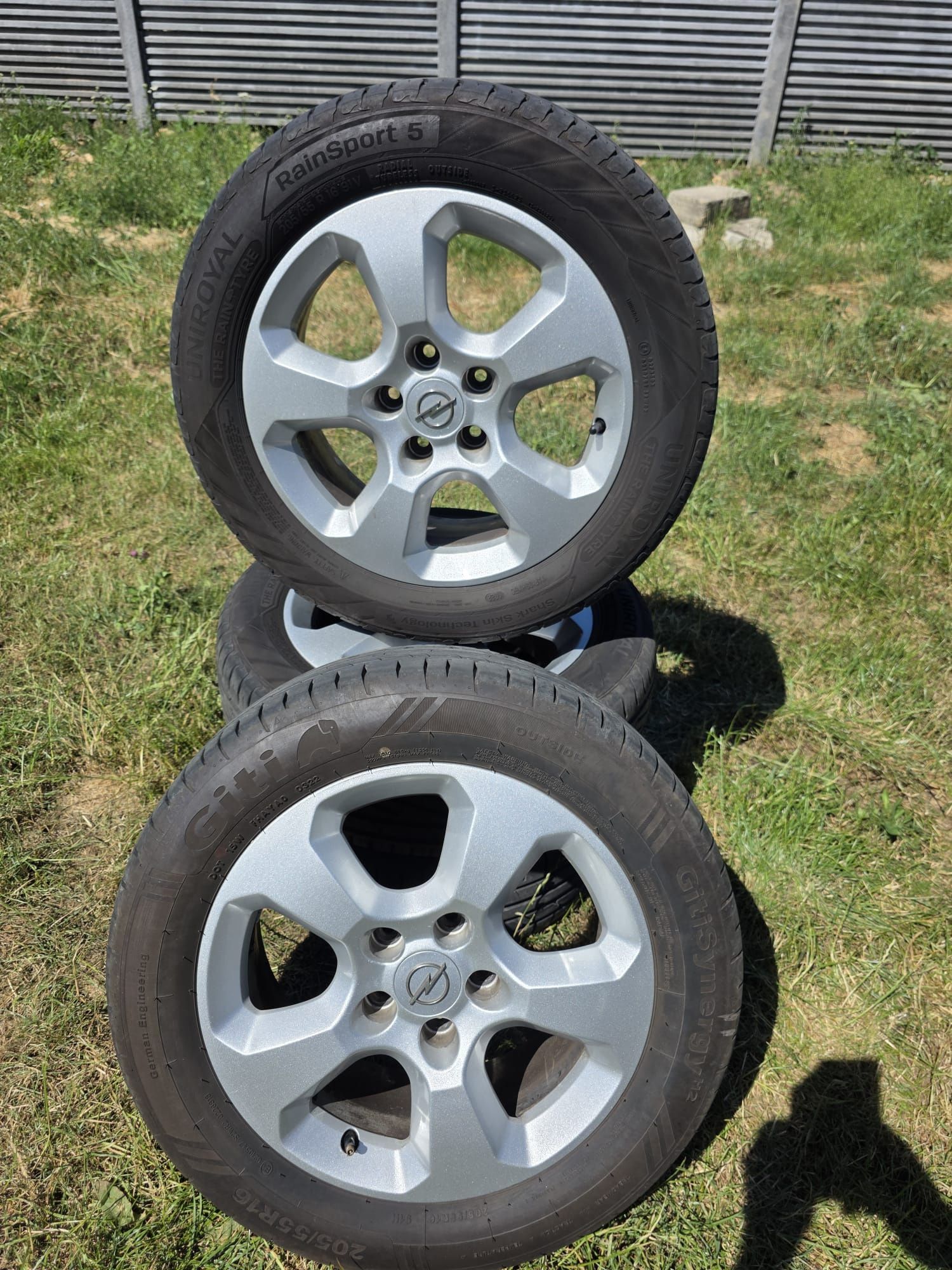 Kola 16. 5x110 Et 37. Otwor cen. 65mm. 6.5 j. Opony 22 rok