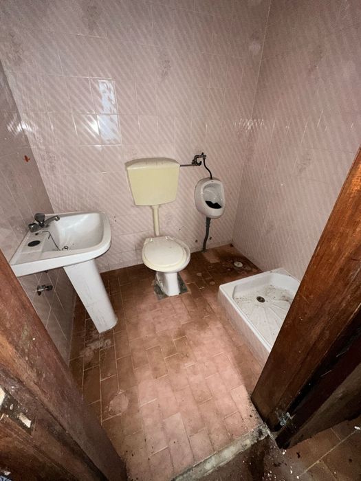 Recolha / limpeza de lojas, armazéns, garagens, casas, etc