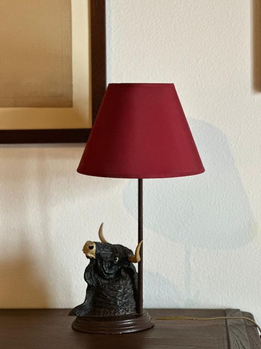 Candeeiro com touro bravo toiro