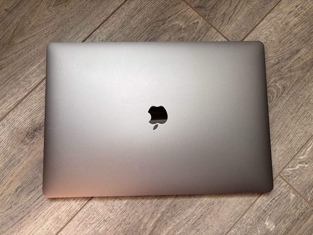 MacBook Pro 16'' 2019 A2141 (i7/16/512)