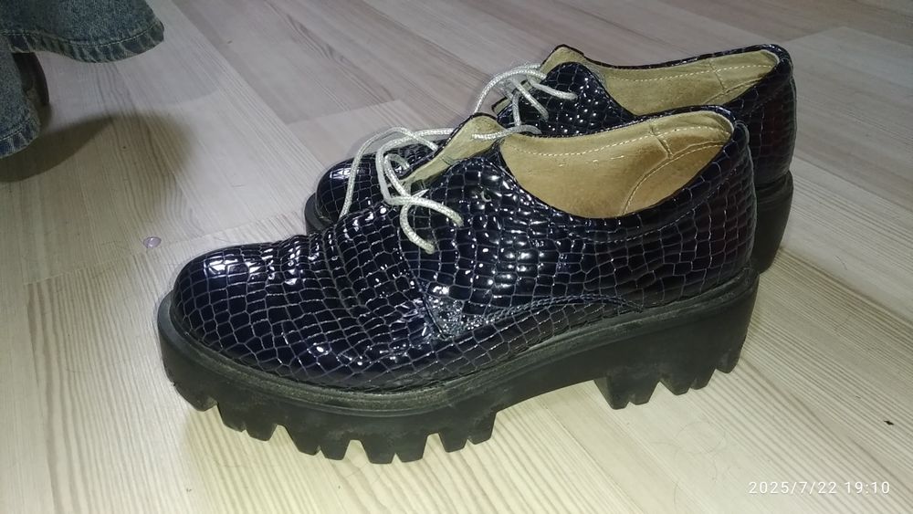 Туфлі полу ботинки осінні шкіряні жіночі 37 р