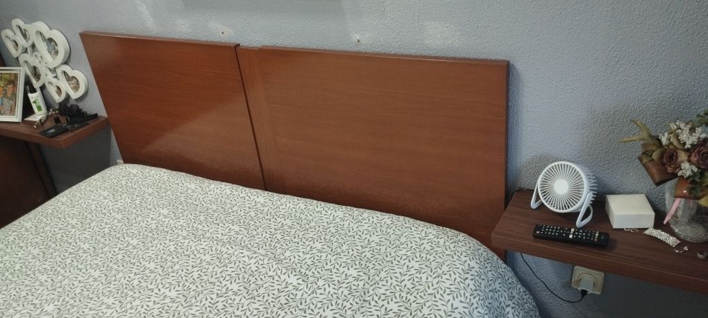 Cama de casal castanha