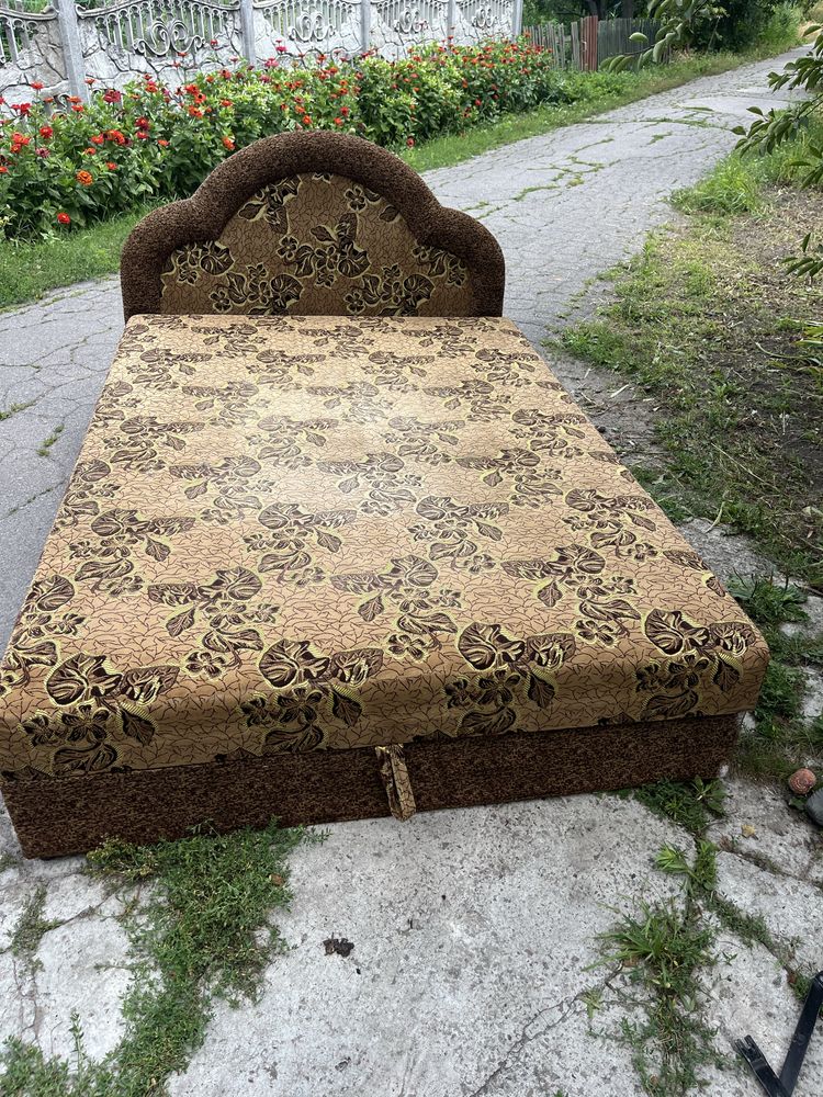 Кровать в хорошому стані