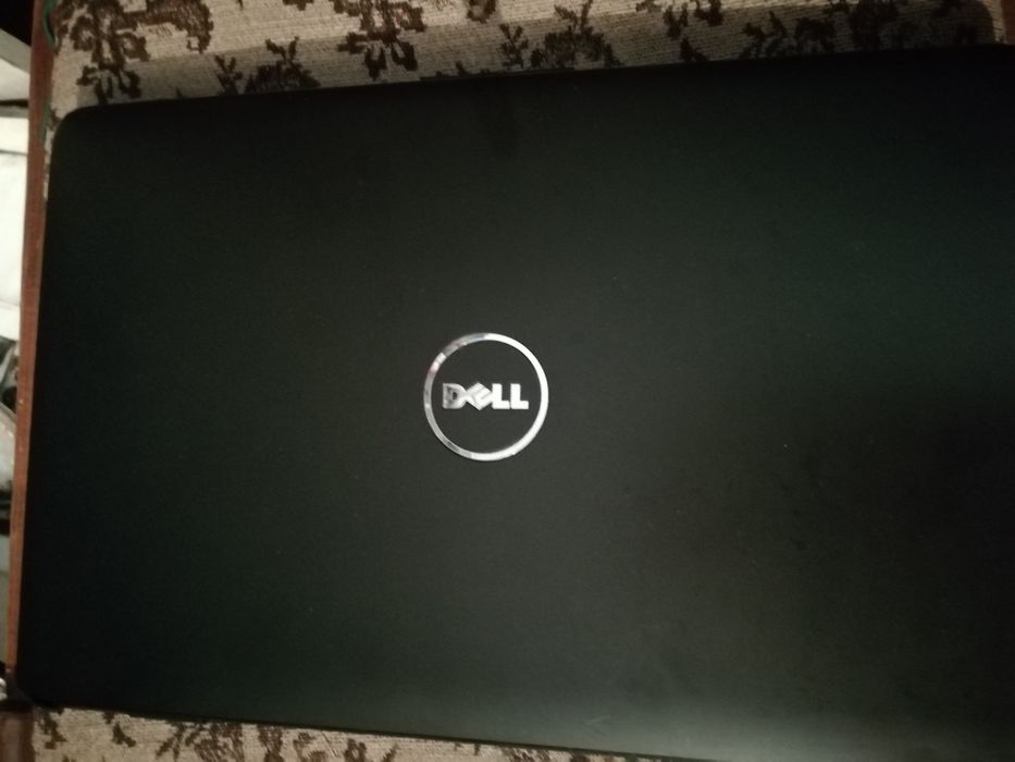 Качественный красивый ноутбук  DELL на запчасти
