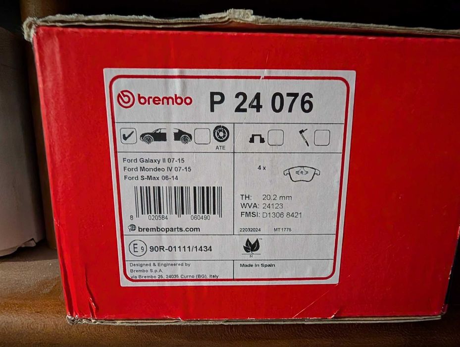 Pastilha de travão frente Brembo P 24 076 (FORD | VOLVO | MG | GAC)