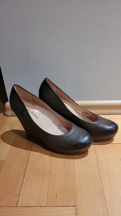 Buty na koturnie skórzane 41