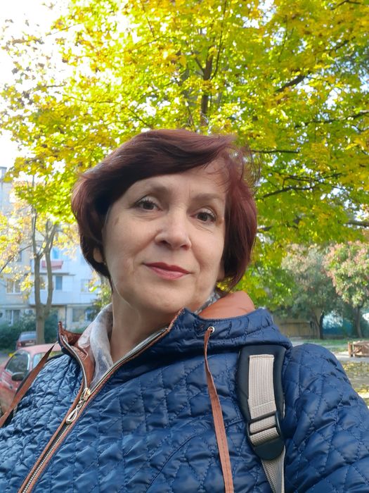 ДОМРОБІТНИЦЯ,  помічниця по дому