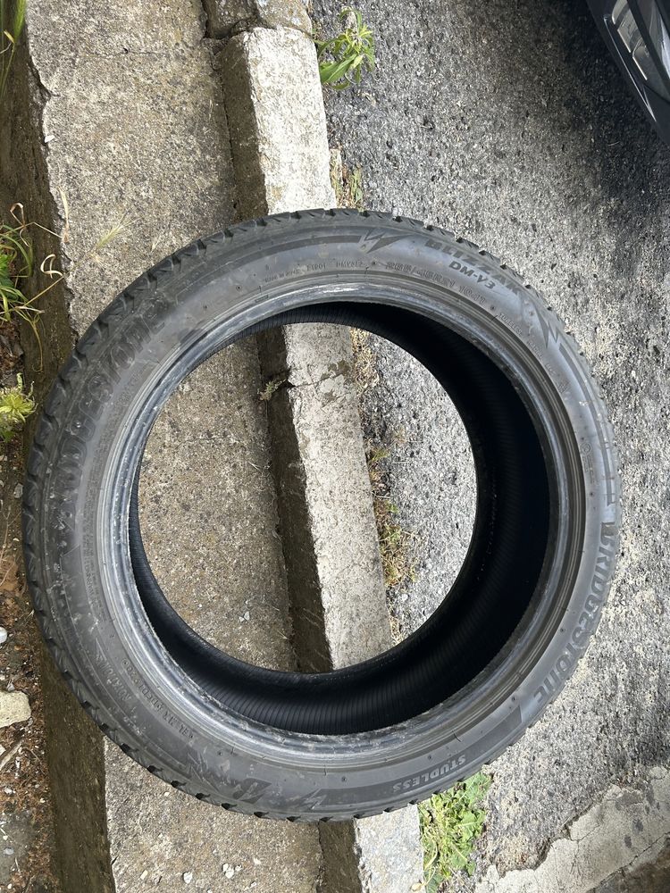 Продам одну шину Bridgestone 265.45.21r