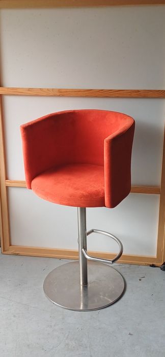 Hoker, krzesło barowe