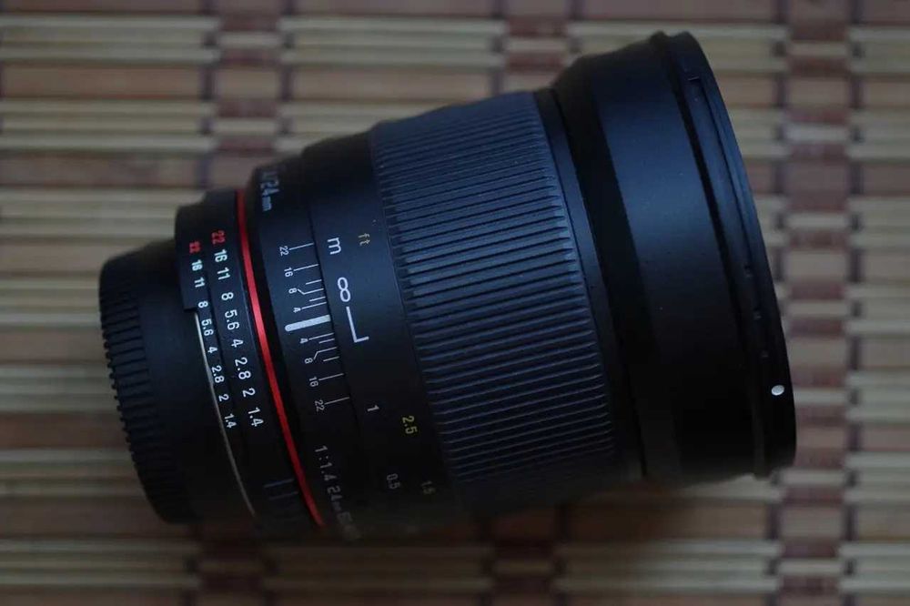 Объектив Samyang Rokinon 24mm 1.4 AS UMC AS IF ED для Nikon с крышками