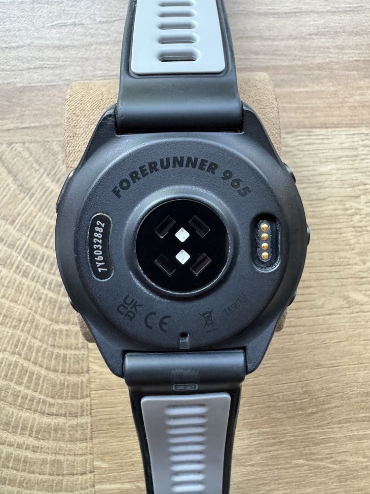 Спортивний годинник Garmin 965 Amoled з титановим безелем