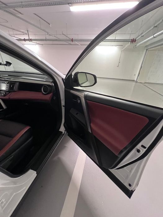 Продам автівку TOYOTA RAV 4