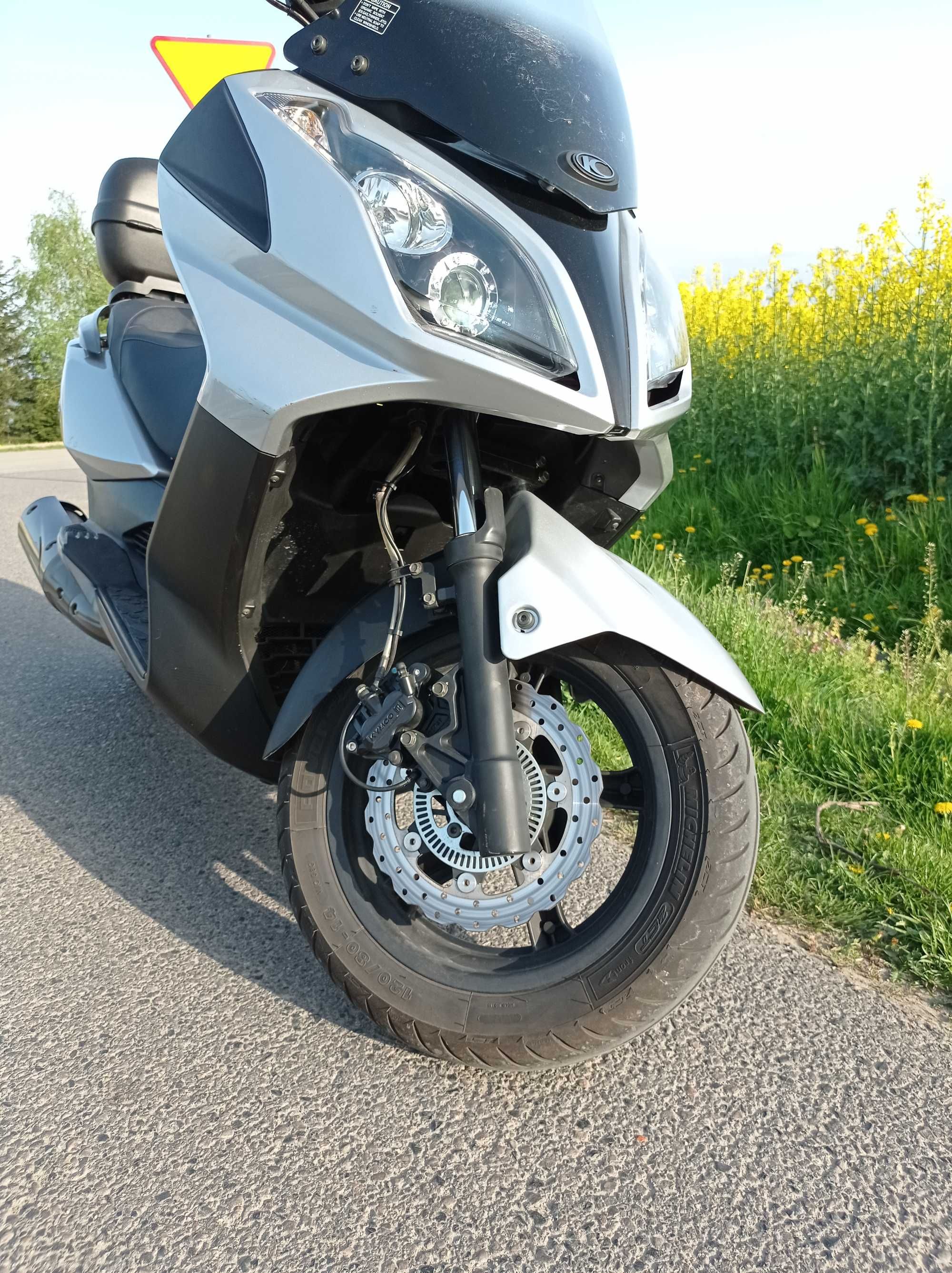 Skuter Kymco 125 maxiskuter, Downtown doinwestowany