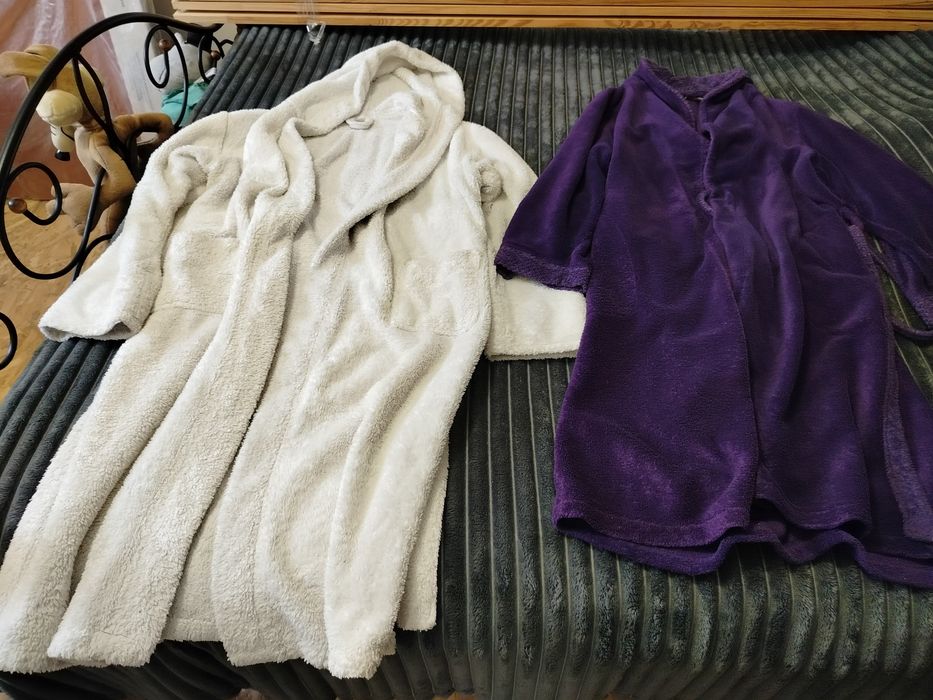 Халаты 2 штуки..