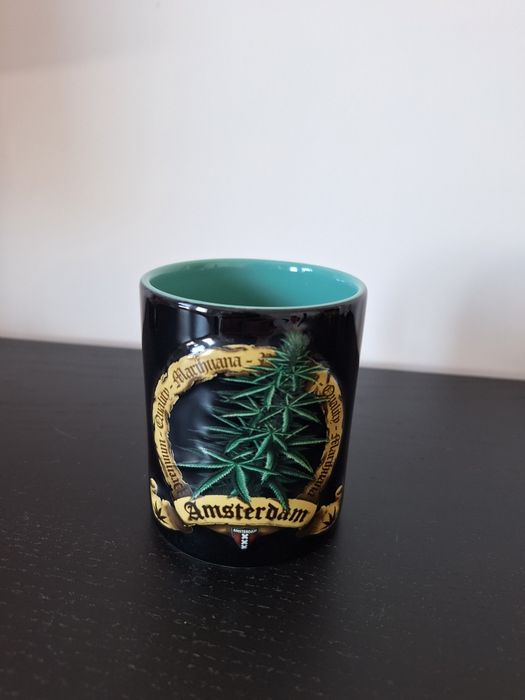 Caneca Amsterdão folha de canabis nova