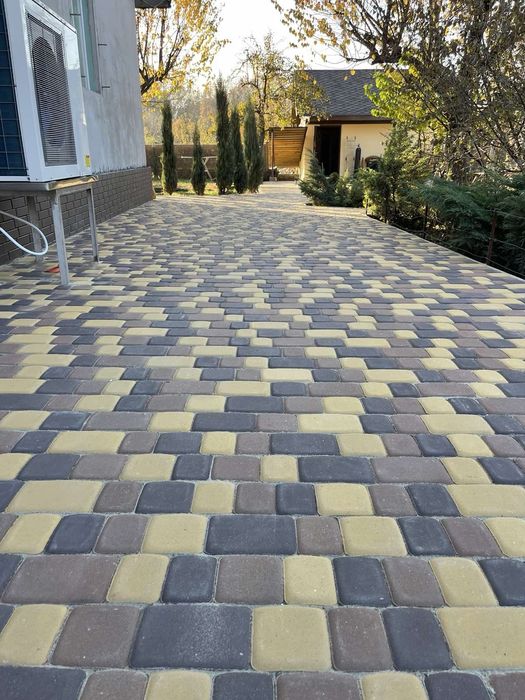 Укладка тротуарной плитки. Укладання тротуарної плитки. Доступные цены