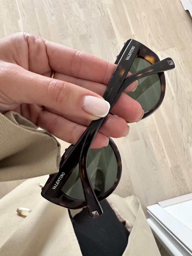 Очки Valentino