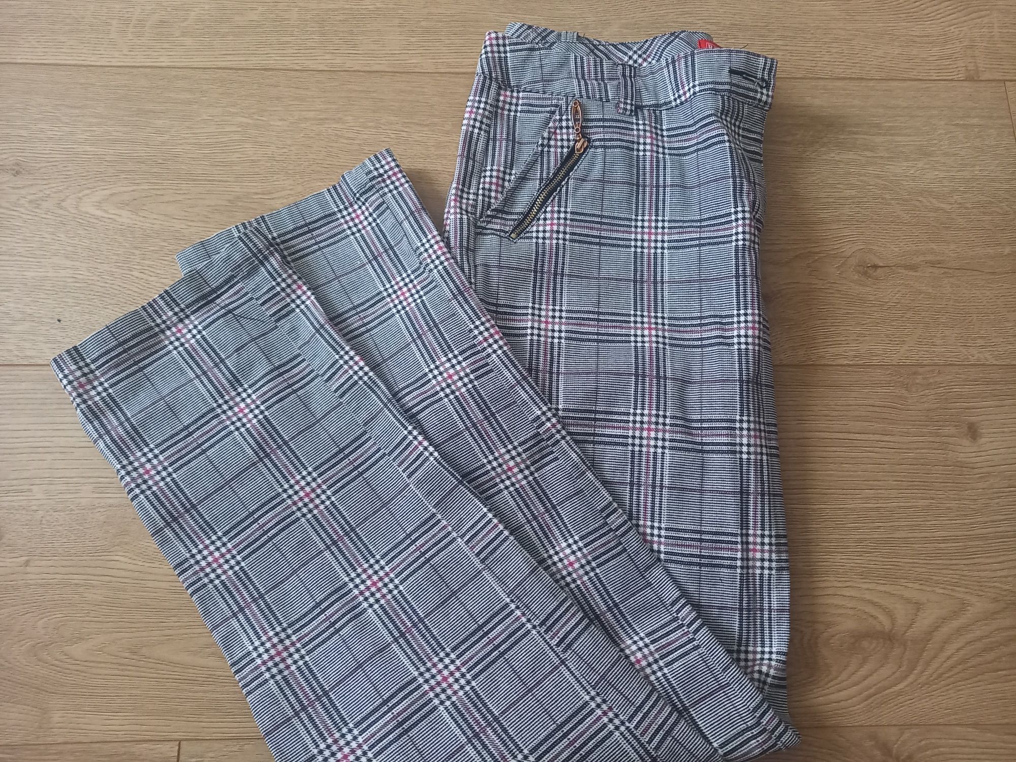 Klasyczne proste spodnie w kratkę 42