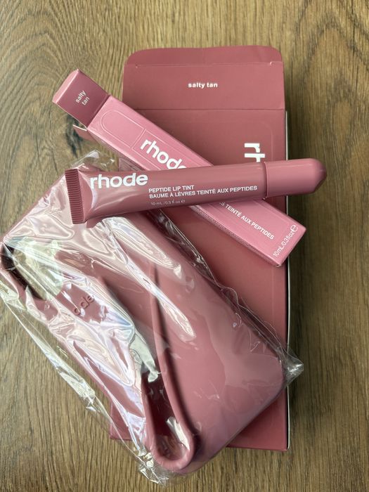 Rhode etui Iphone16 i blyszczyk Salty tan