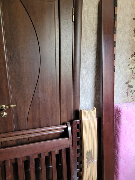 Кровать с натурального дерева