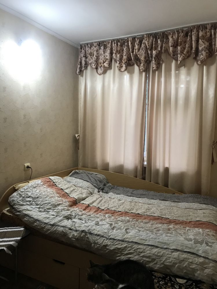 Невелика квартира на Захисників України