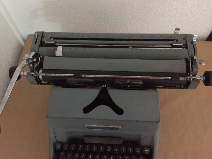 Máquina de Escrever Antiga IMPERIAL 70