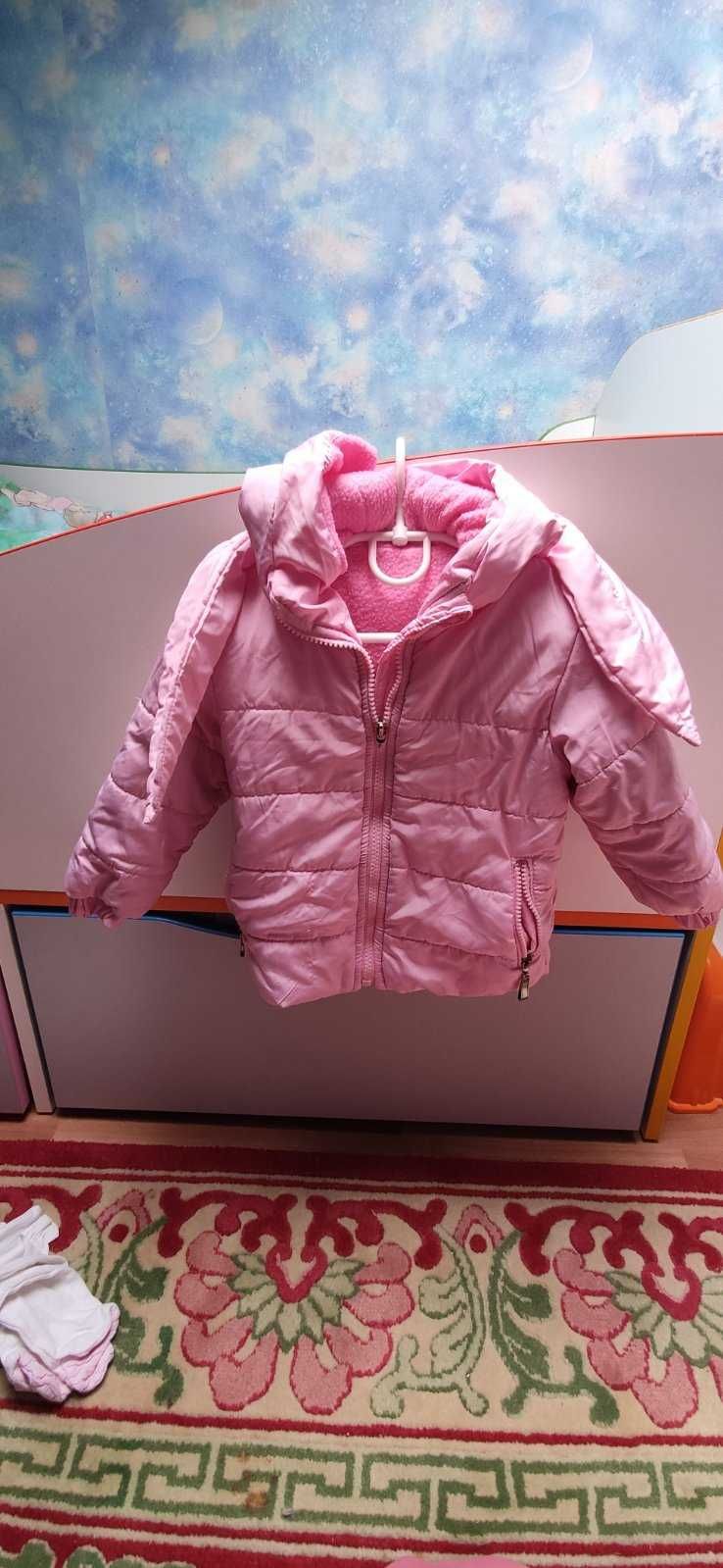 курточки, жилетки на дівчинку, стан відмінний, розмір 86-98
