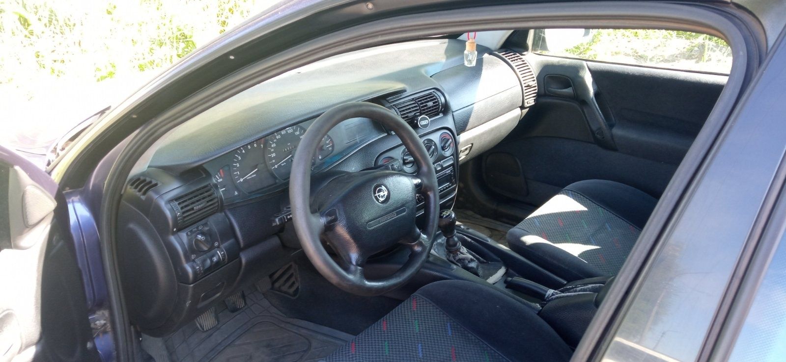 Opel Omega 3.0 (1997)