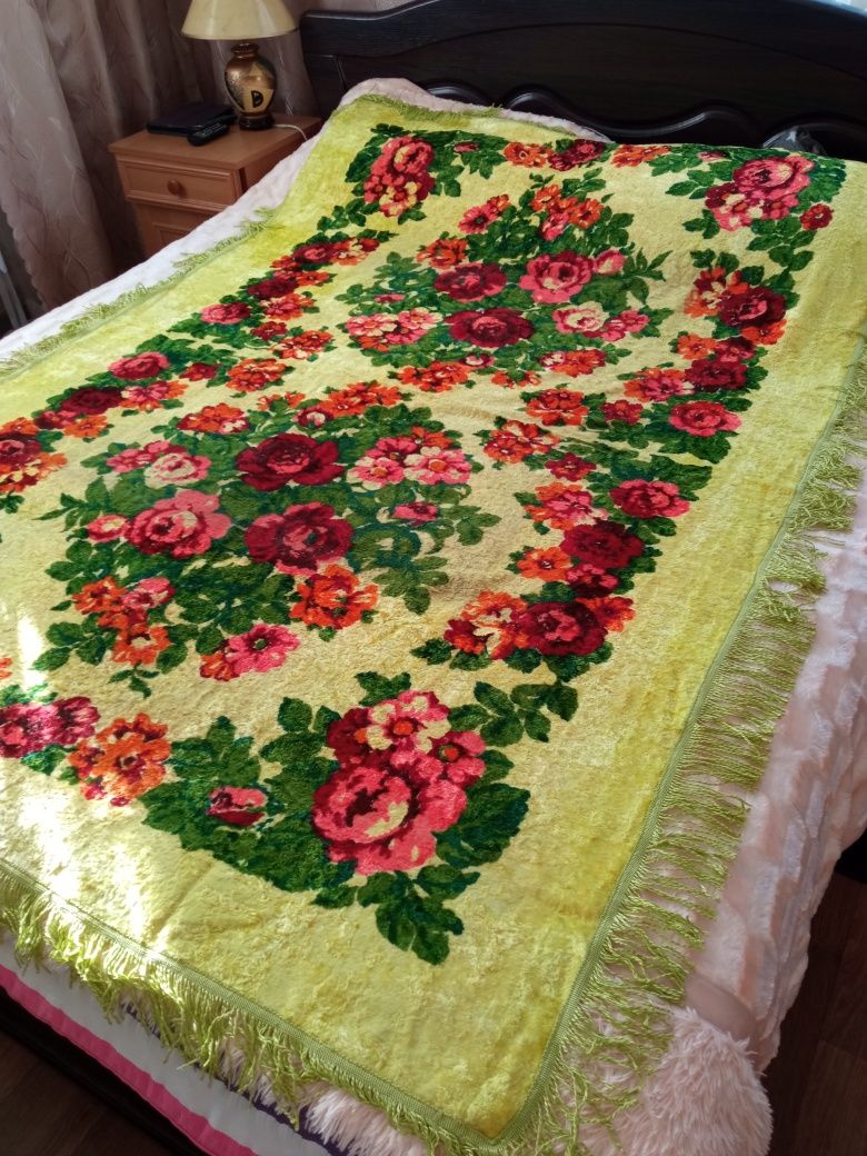 Плюшева скатерка часів СРСР.