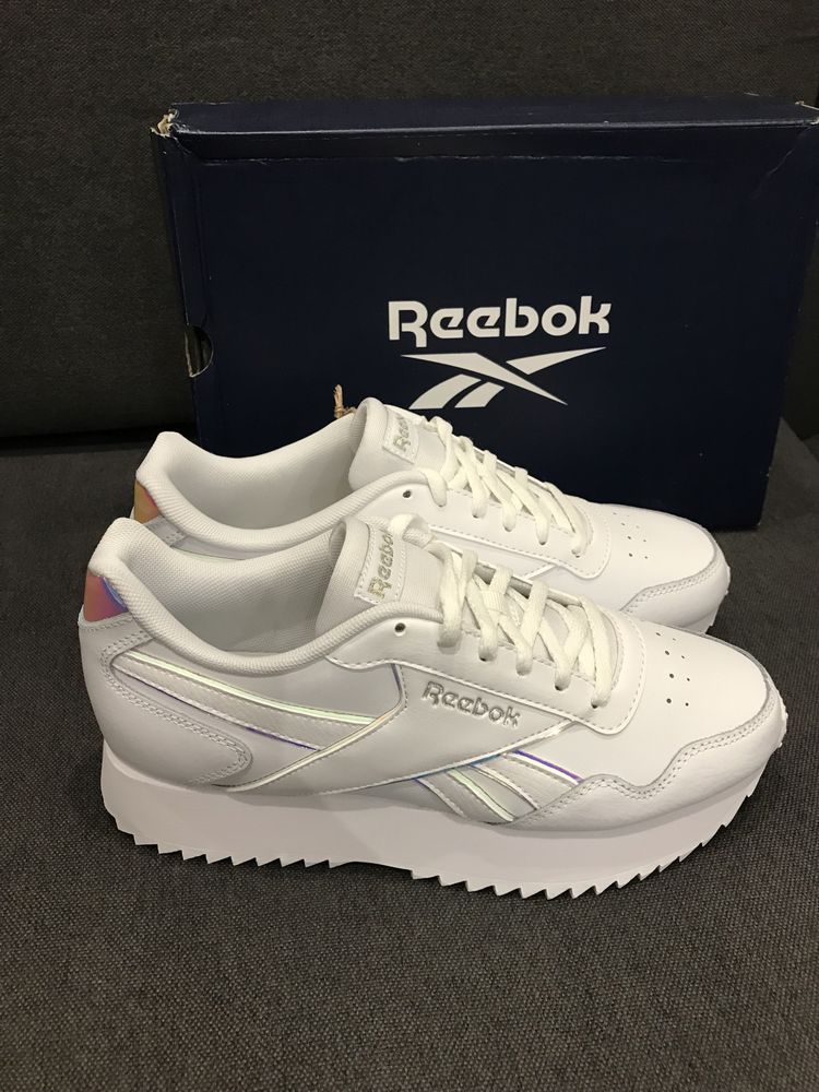 Продам спортивні жіночі кросівки Reebok