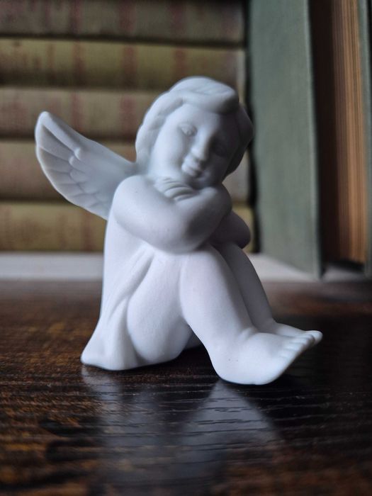 Anioł podparty mały figurka porcelanowa firmy Rosenthal nowa