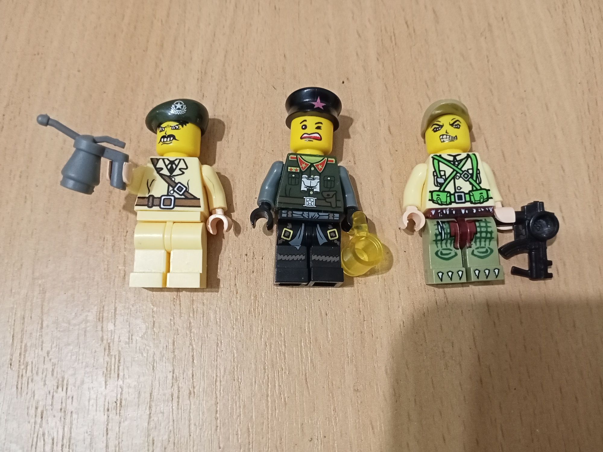 Продам Lego человечки .