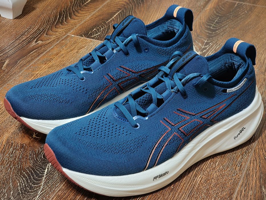 Оригінал 100% чоловічі кросівки asics nimbus 26 eur 44