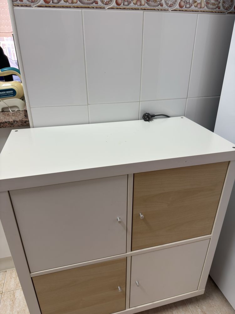 Móvel branco e castanho