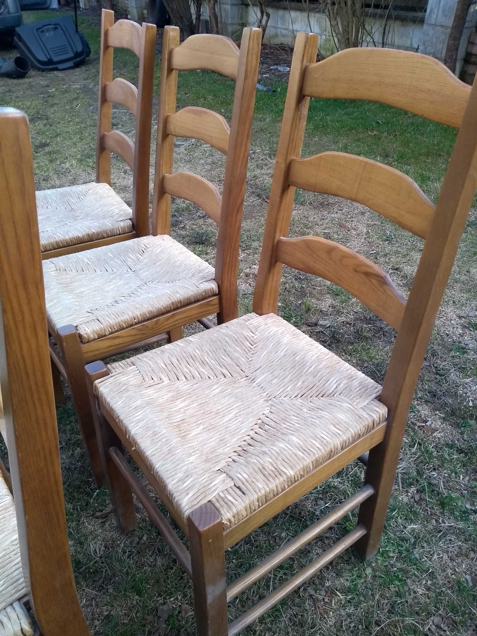 Krzesła drewniane siedziska trawa morska