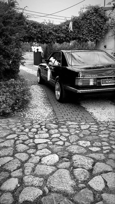 Mercedes SEC500 z aktywnym wydechem