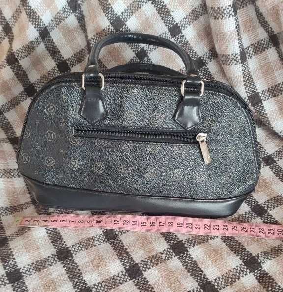 Маленька жіноча сумочка б/в