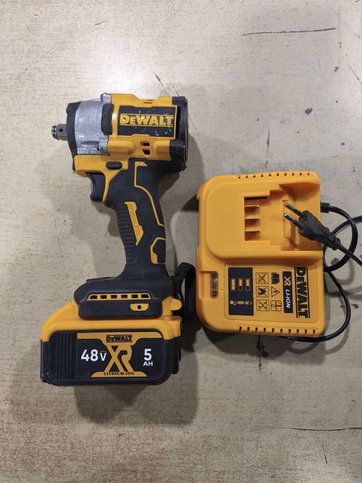 аккумуляторный ударный гайковерт DeWalt DCF922.
