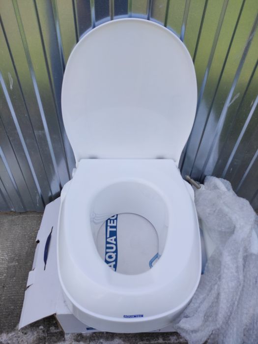 Nakładka nasadka na WC sedes toaletę z rączkami dla osoby niepełnospra