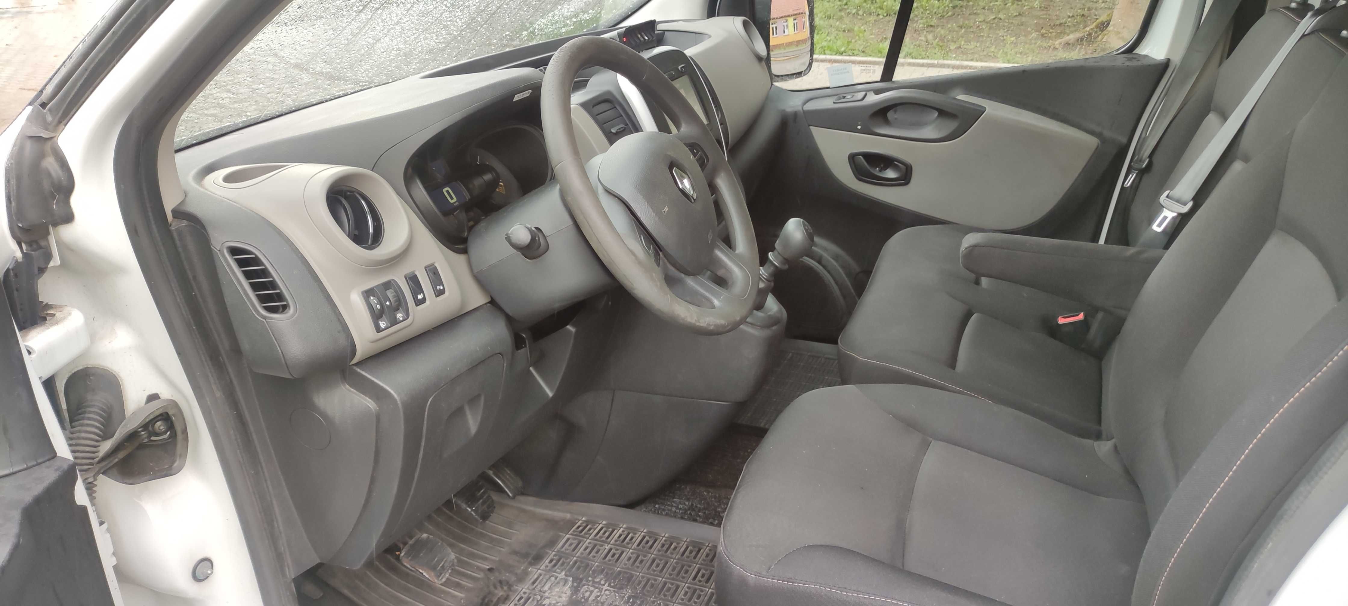 Renault Trafic Long 2016 klima 3-os 251 tys km okazja