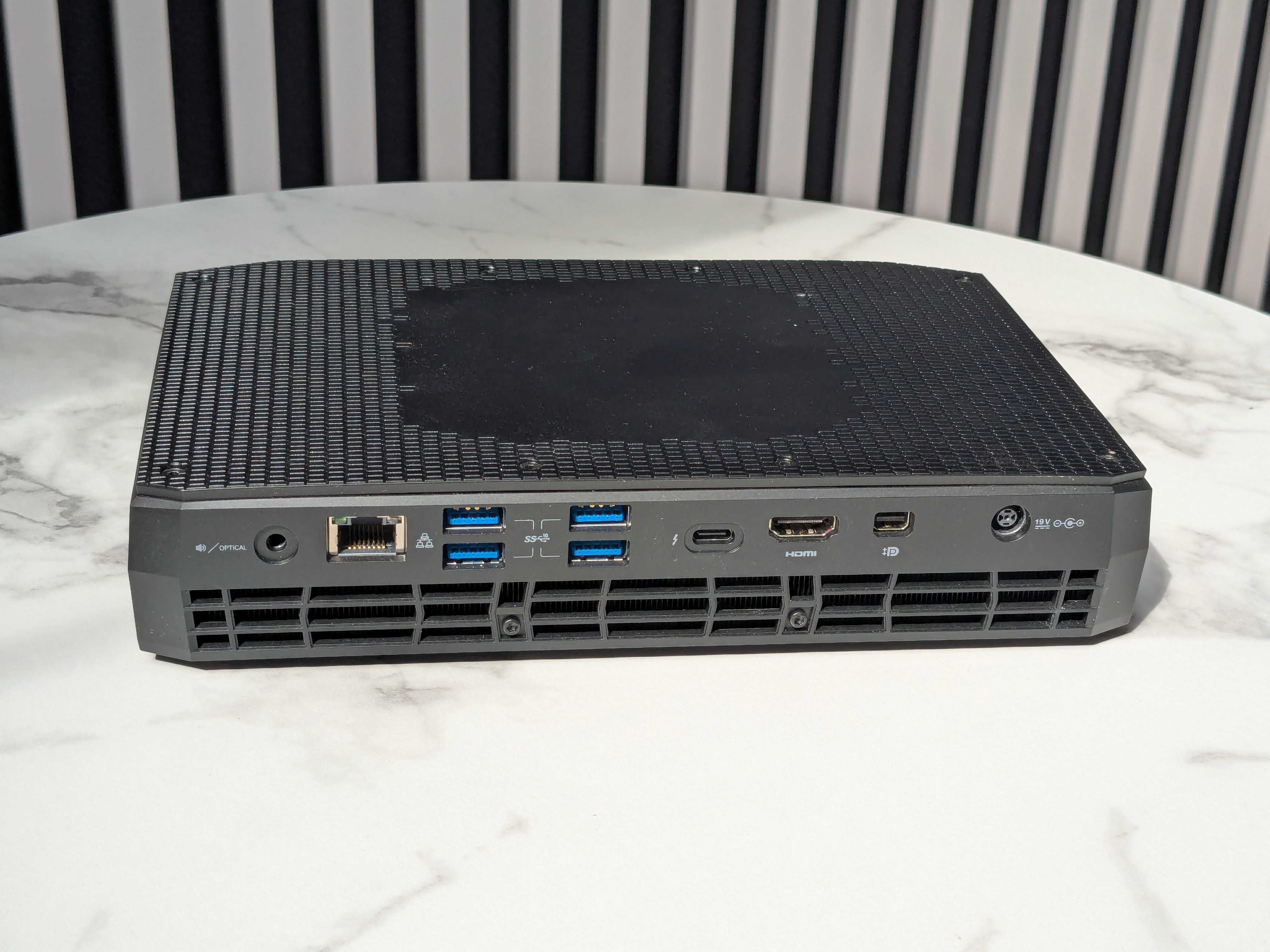 Intel NUC 11 Enthusiast Mini PC gamingowy komputer karta NVIDIA
