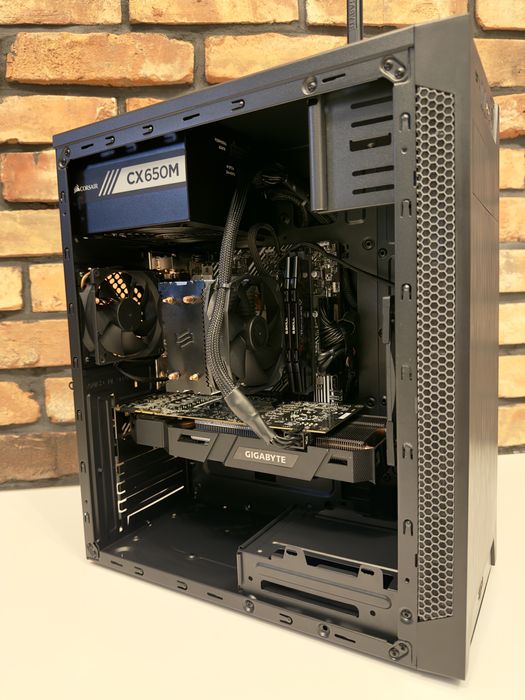 Gaming PC 4x4.1 GHz 32GB DDR4 GTX1070 8GB 1TB NVMe Win11 Pro KLAW+Mysz