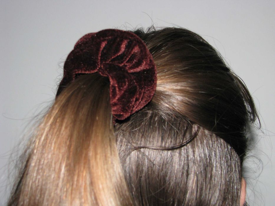 Scrunchie gumka do włosów brązowa welur kolory NOWA