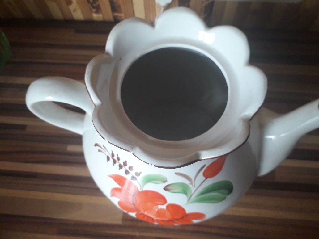 Продам  керамический чайник, б/у,2,5 литра