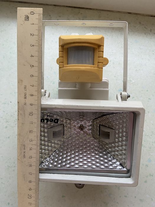 Прожектор галогенний з датчиком руху