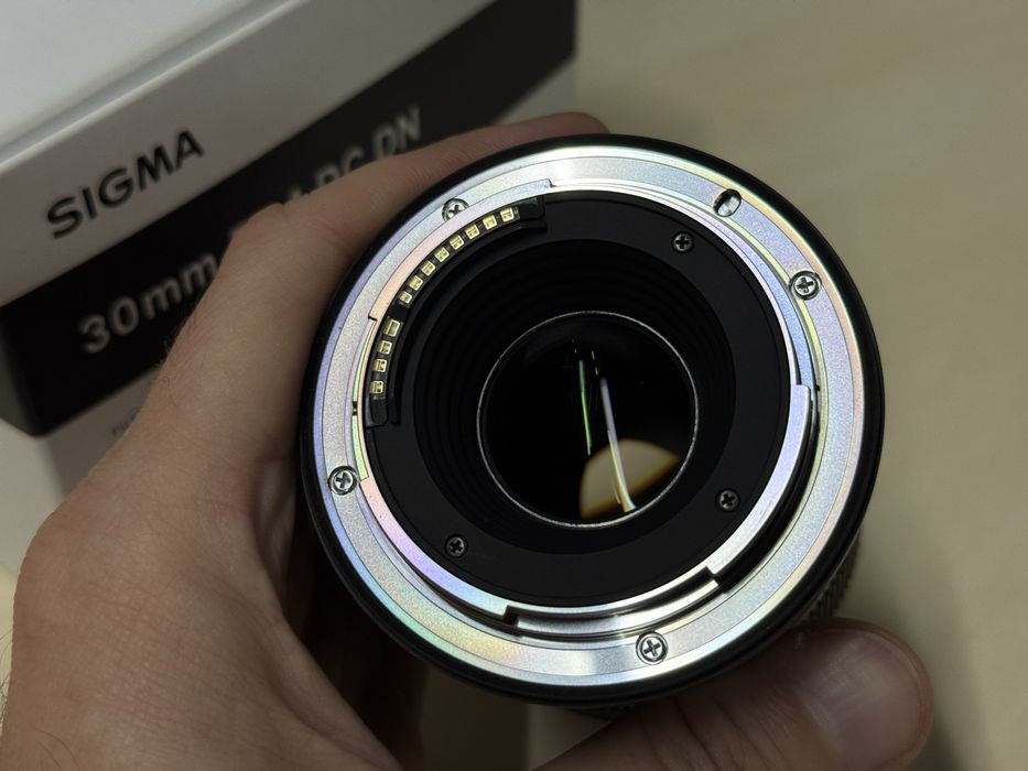 Sigma 30mm f/1.4 DC DN Contemporary RF-mount (для Canon)