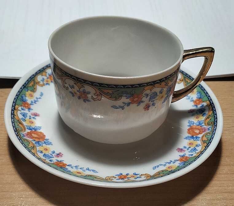 Ćmielów .Piękny serwis kawowy na 4 os .Porcelana  przedwojenna