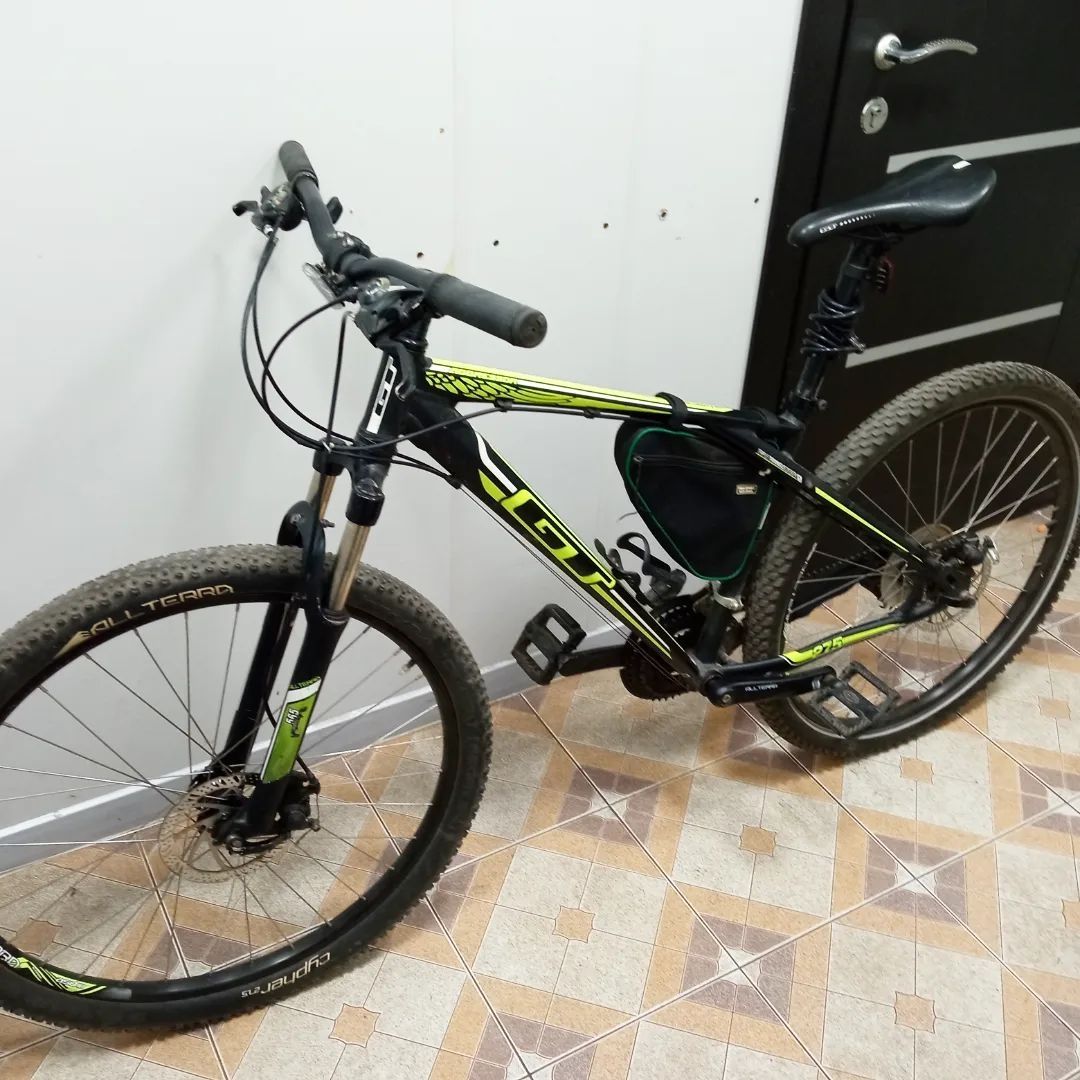 Велосипед GT Aggressor Comp колеса 27.5"